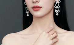 小红输了被小明整1000字